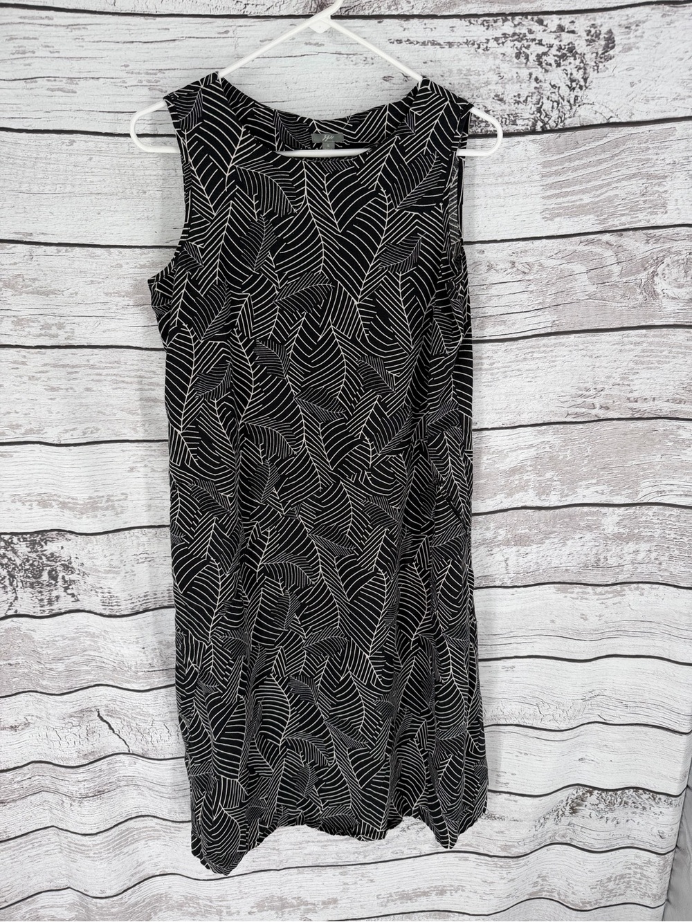 J. Jill Black & White Leaf-Print Sleeveless Shift Dress
